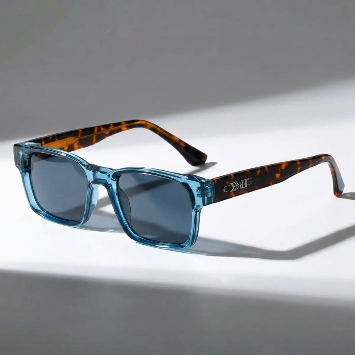 Veyro - Retro Rectangle Frame Sunglasses