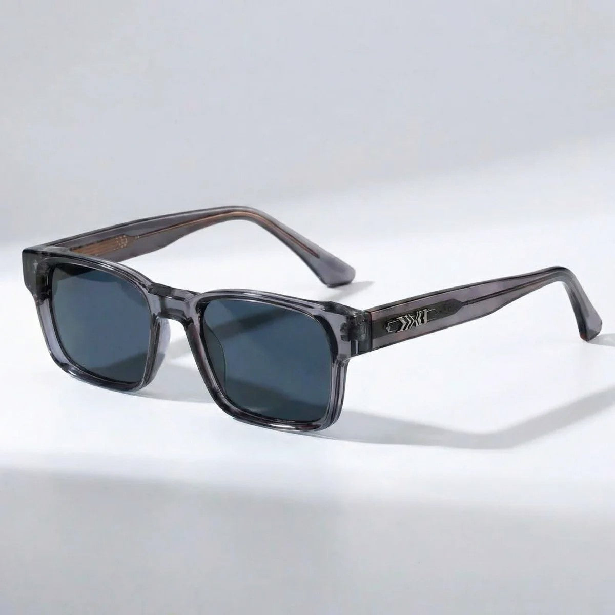 Veyro - Retro Rectangle Frame Sunglasses