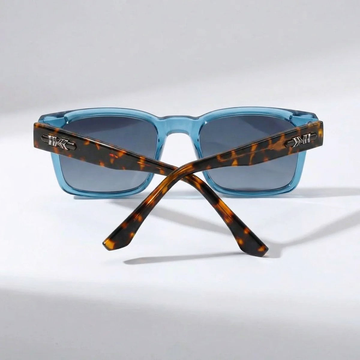 Veyro - Retro Rectangle Frame Sunglasses