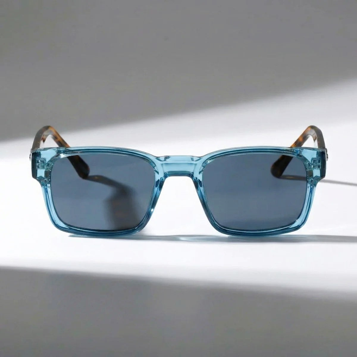 Veyro - Retro Rectangle Frame Sunglasses